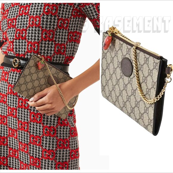 GUCCI beige GG Supreme Canvas & Leather Strawberry CHARM chain Wristlet pouch 🎁 - Picture 8 of 10